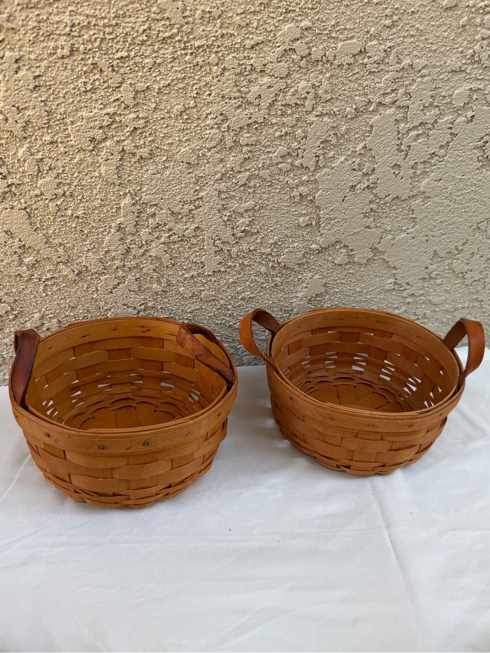 Longaberger round basket with leather handles
Set of 2 Storage crafting organize